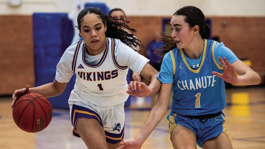 Blue Comets blast past Vikings in second half for road win