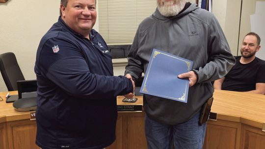 City Commission recognizes tenured employees