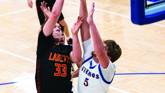 Nash’s 8 treys lift Grizzlies over Parsons
