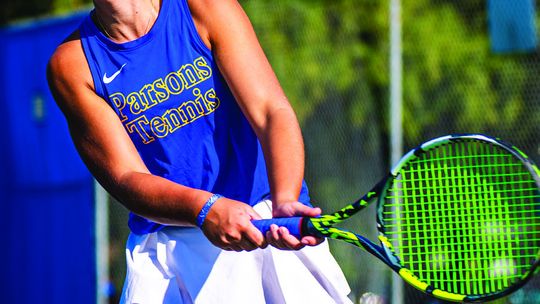Parsons dominates home tournament against SEK League tennis foes