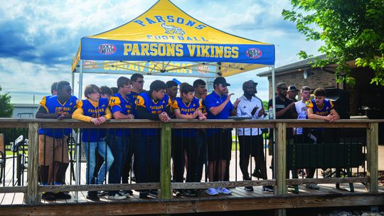 Parsons football hosts golf tourney