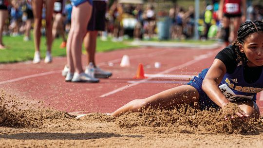 Robertson, Summers show out for Vikings at state track