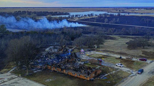 Wildfire destroys Yates Center nursing facility