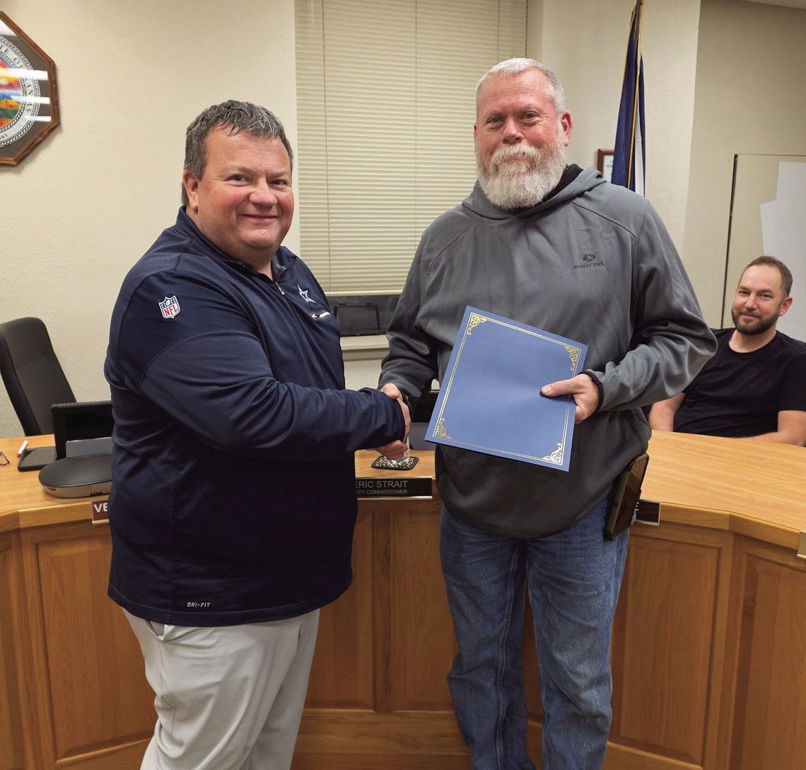 City Commission recognizes tenured employees