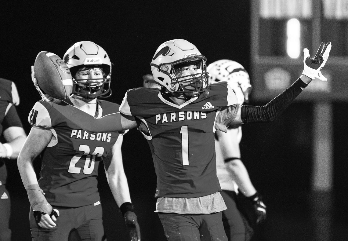 Four picks power Parsons in Week 6
