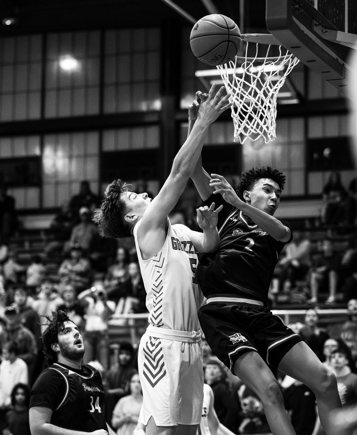 Grizzlies endure, survive upset bid from Parsons