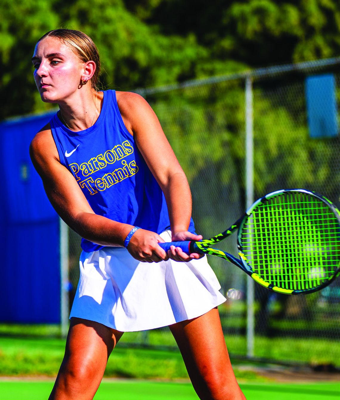 Parsons dominates home tournament against SEK League tennis foes