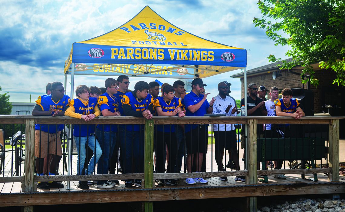 Parsons football hosts golf tourney