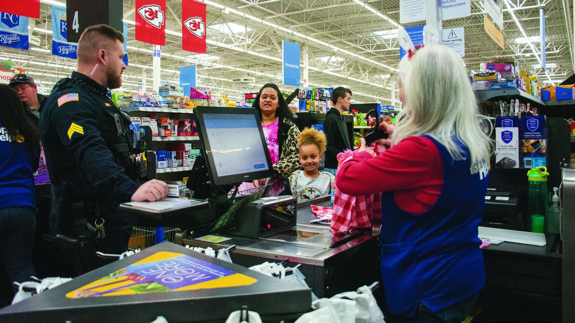 Parsons Police Department spreads holiday cheer with Shop with a Cop Parsons Police Department spreads holiday cheer with Shop with a Cop